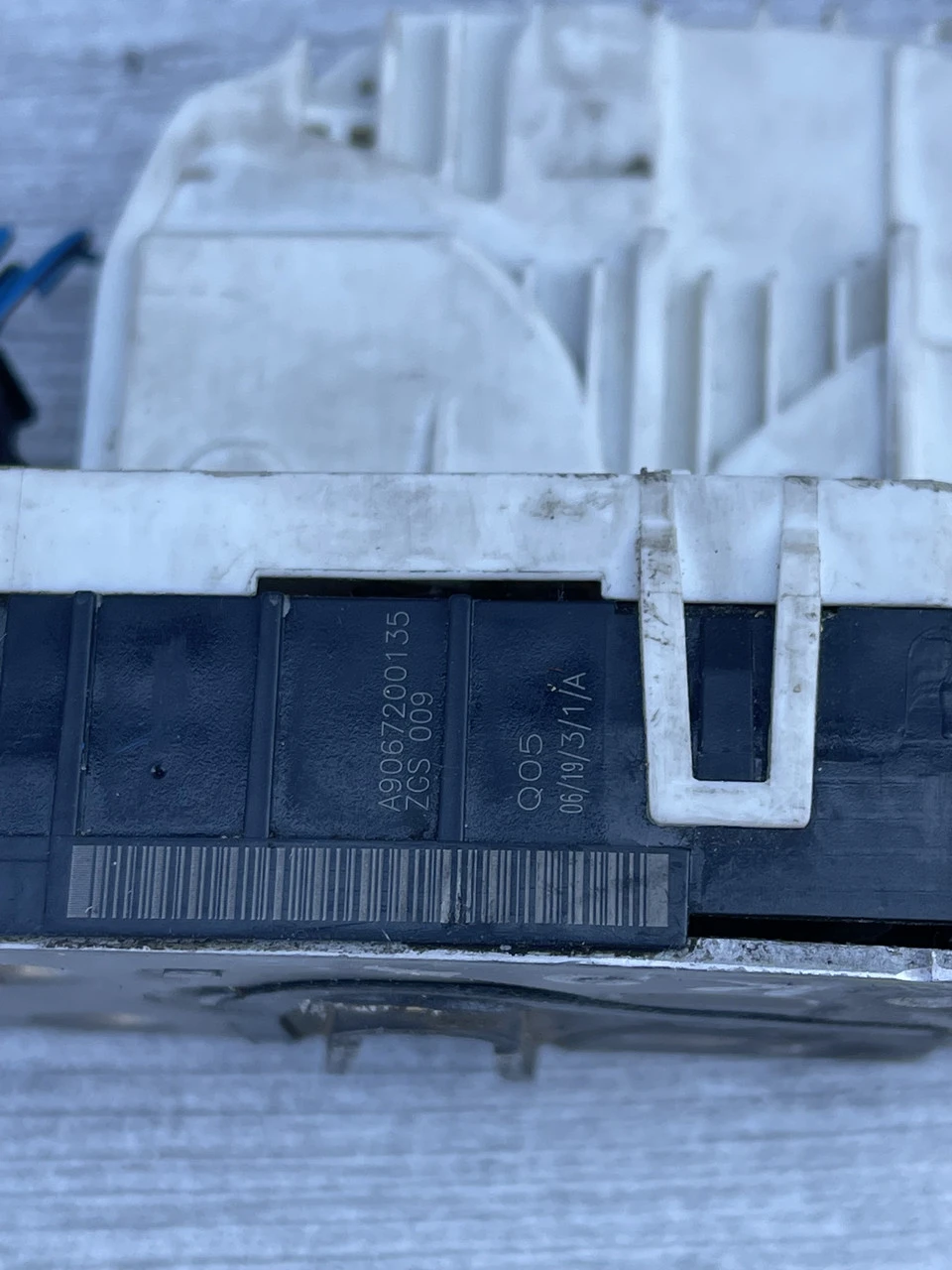 Замок передніх дверей правий Volkswagen Crafter Mercedes Sprinter A90672000135 - фото 4