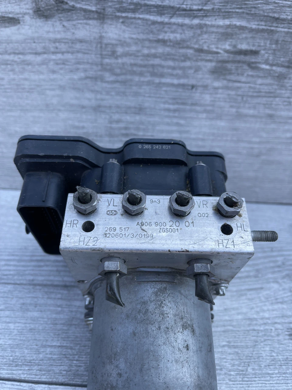 Блок керування ABS 20 01 Mercedes Sprinter W906 Volkswagen Crafter A9069002001 - фото 3