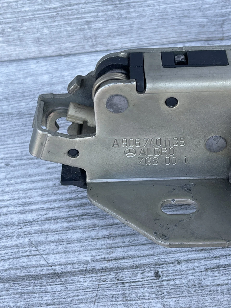 Замок задньої лівої двері Mercedes Sprinter Volkswagen Crafter 2006-2016 A9067401135 - фото 1