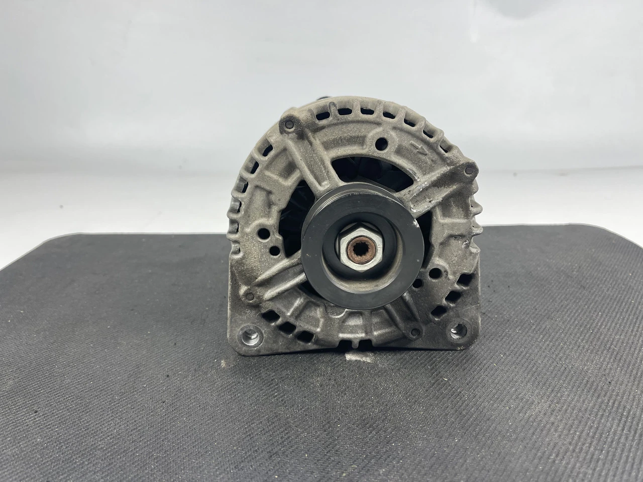 Генератор Audi A6 C6 Ауді А6 С6 2.7 3.0 - фото 1