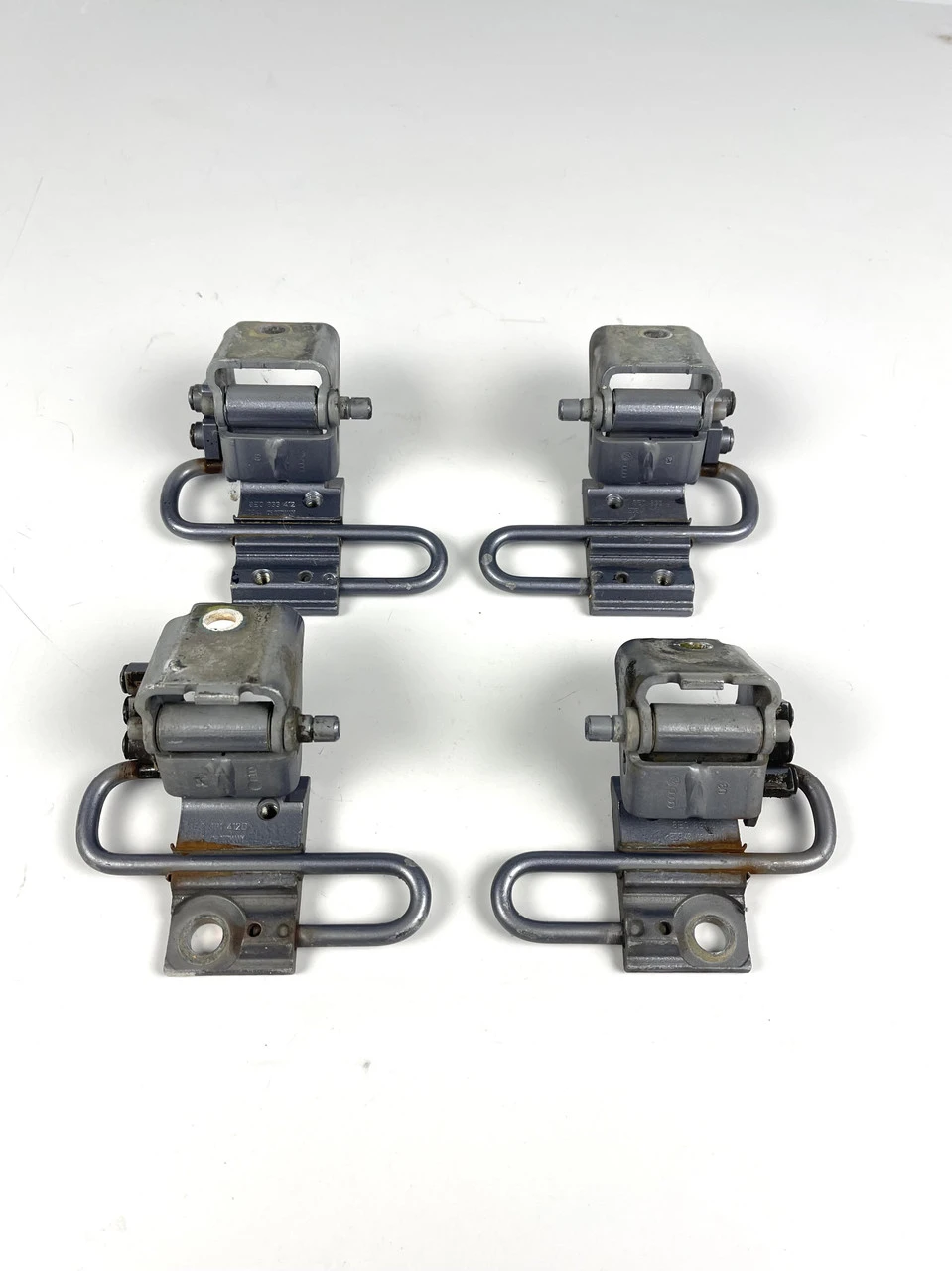 Петля дверей Audi A6 C6 петлі Аудіо А6 С6 передні задні Розбірка 8E0831411B 8E0831412B - фото 1