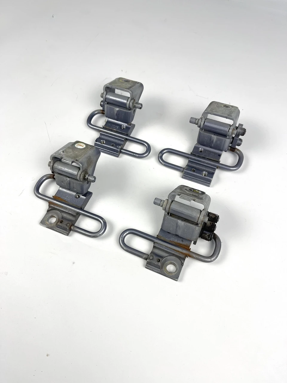 Петля дверей Audi A6 C6 петлі Аудіо А6 С6 передні задні Розбірка 8E0831411B 8E0831412B - фото 2