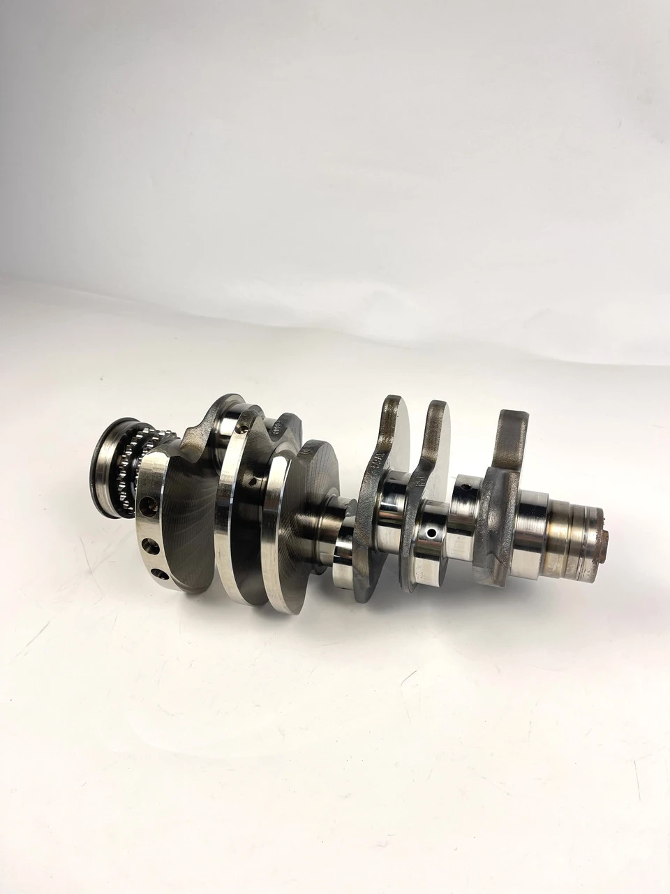 Колінвал Audi A6 C6 2.7 BPP колінвал Audi A6 C6 Розбірка - фото 1