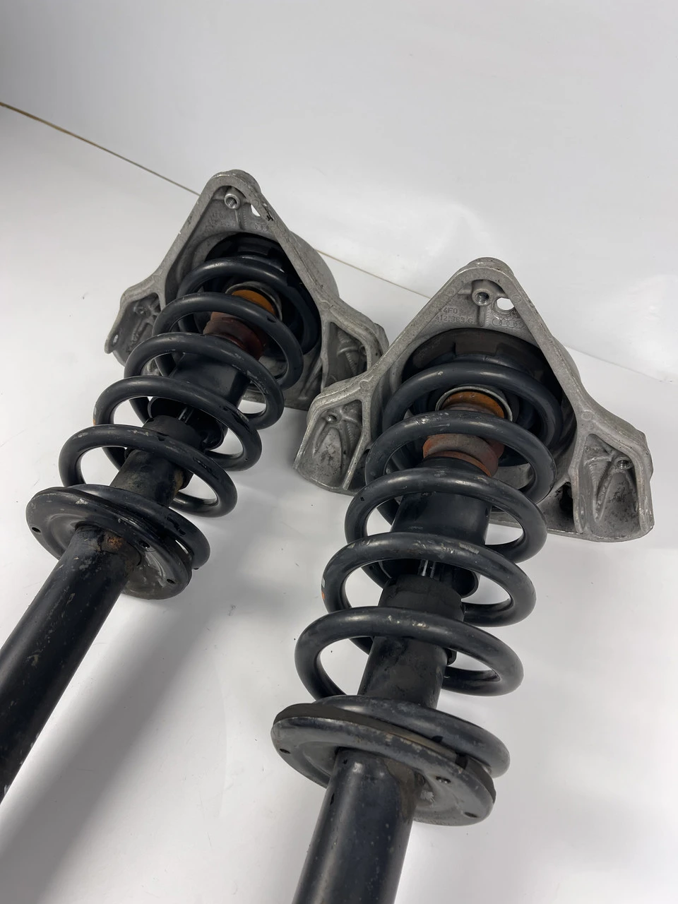 Передні стійки Audi A6 C6 Амортизатори Audi A6 C6 - фото 2