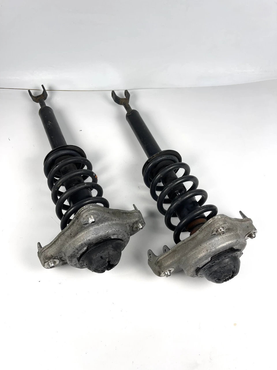 Передні стійки Audi A6 C6 Амортизатори Audi A6 C6 - фото 3