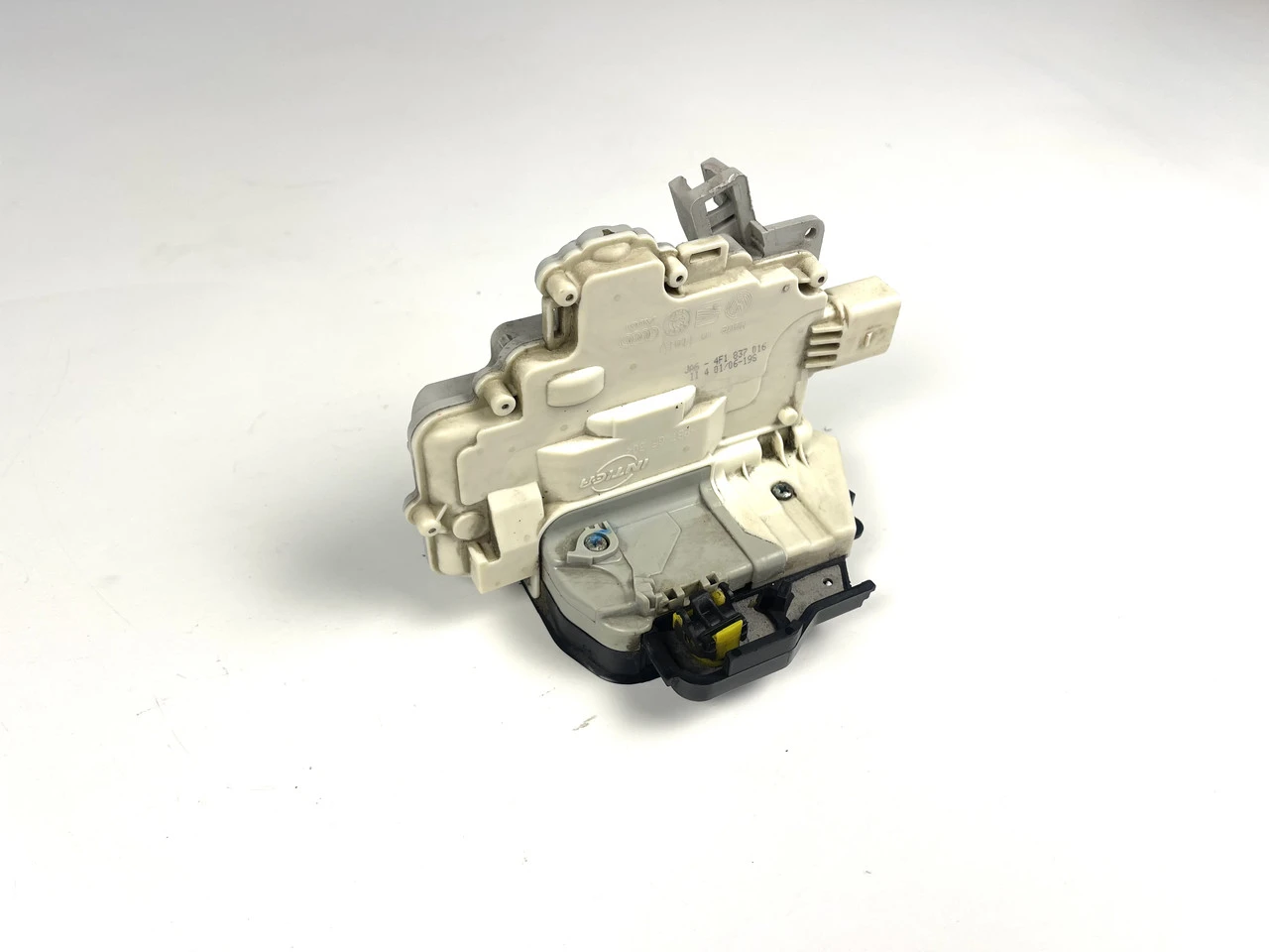 Замок дверей передній правий Audi A6 C6 Аудіо А6 С6 4F0837015 Розбірка - фото 1