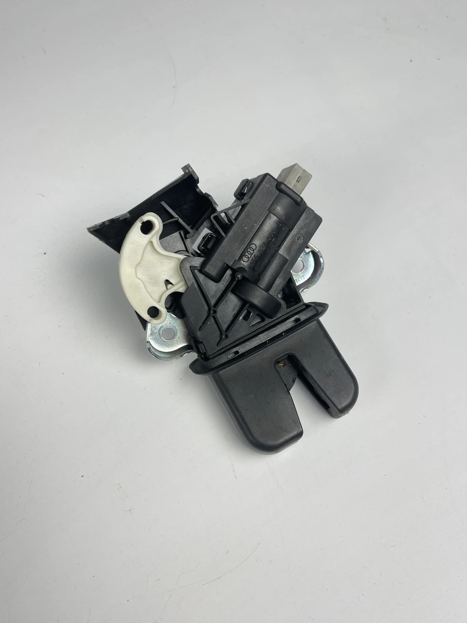 Замок кришки багажника Audi A4 B7 2004-2007 Ауди А4 Б7 4F5827505D | ZAVTO.market