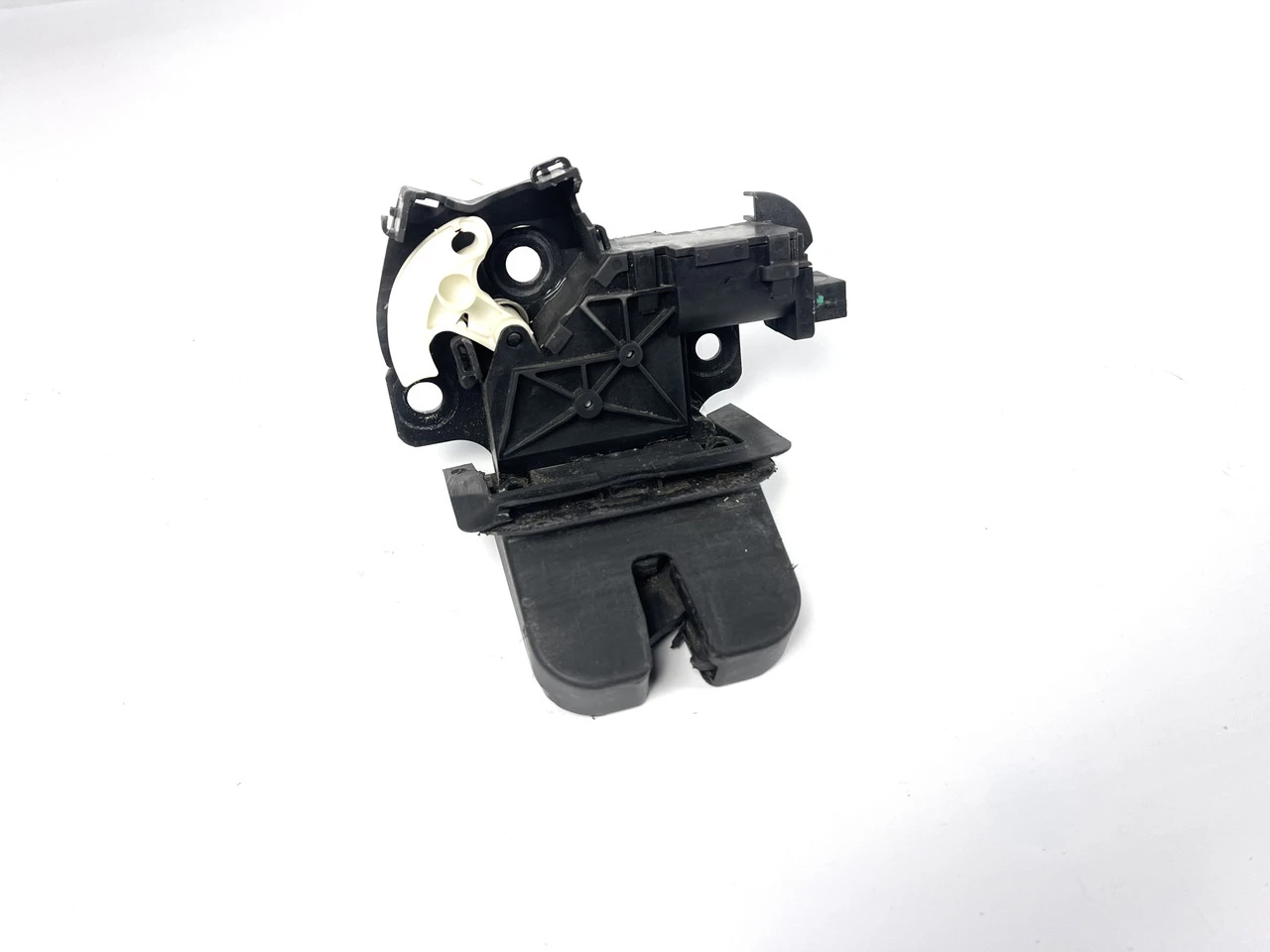 Замок кришки багажника Audi A6 C6 універсал Аудіо Ауді А6 С6 8P4827505B - фото 1