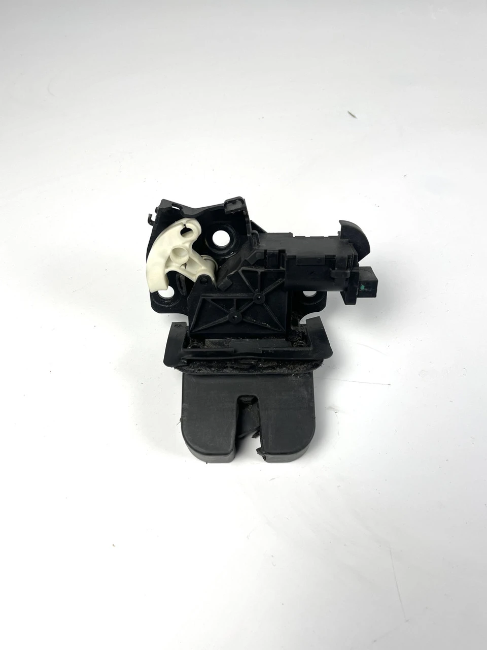 Замок кришки багажника Audi A6 C6 універсал Аудіо Ауді А6 С6 8P4827505B - фото 4