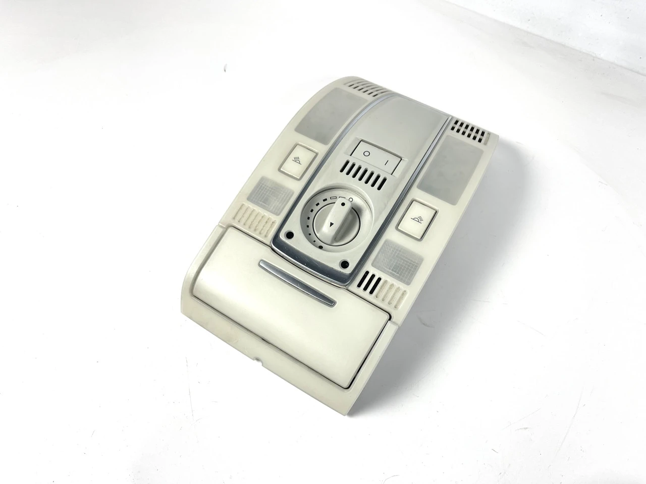 Плафон Audi a6 c6 2004-2011г освітлення салону Аудіо А6 С6 4F0947135BE - фото 1