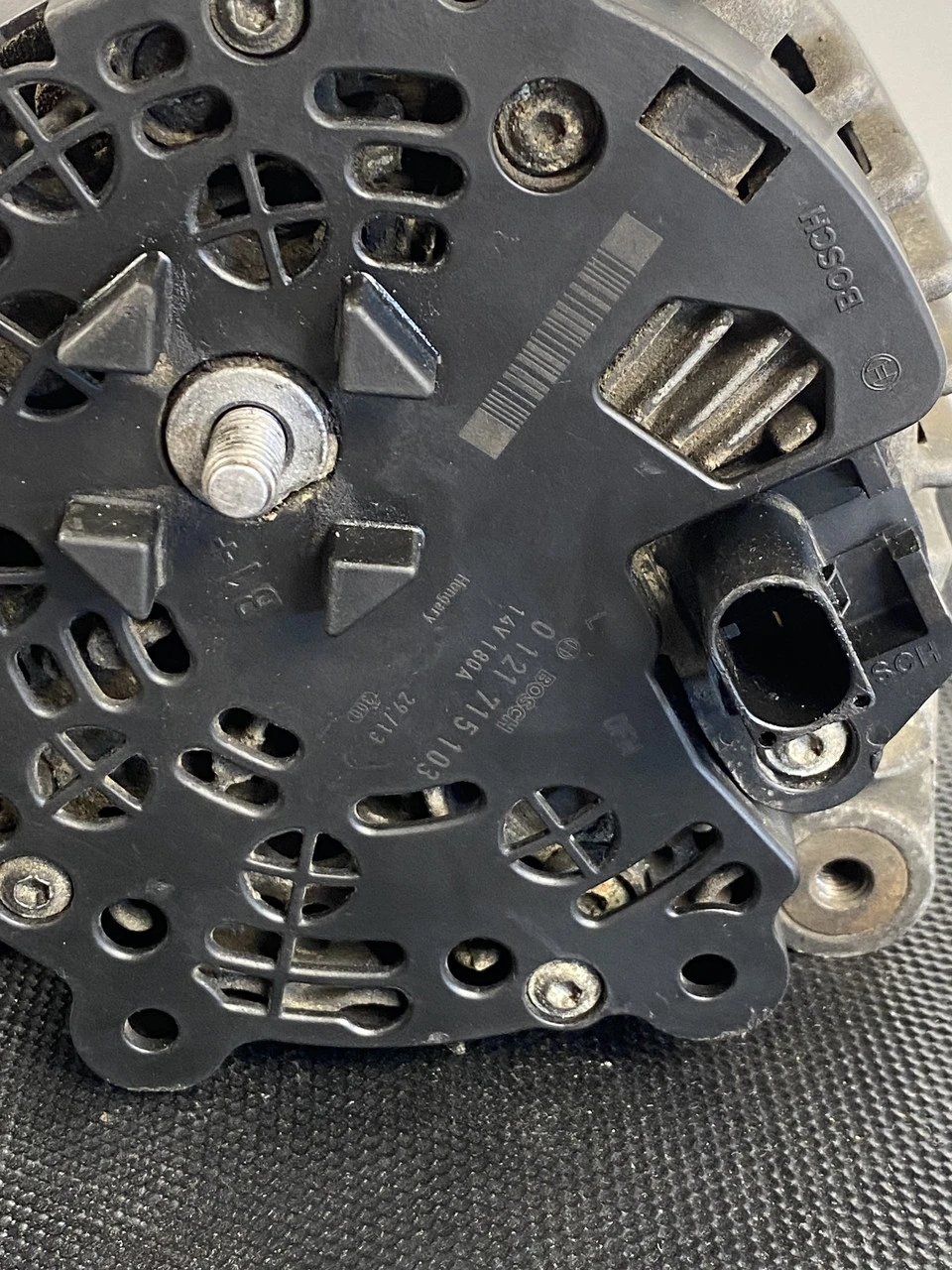 Генератор Volkswagen Crafter 2.5 180 A BOSHC Фольксваген Крафтер 0121715103 - фото 2