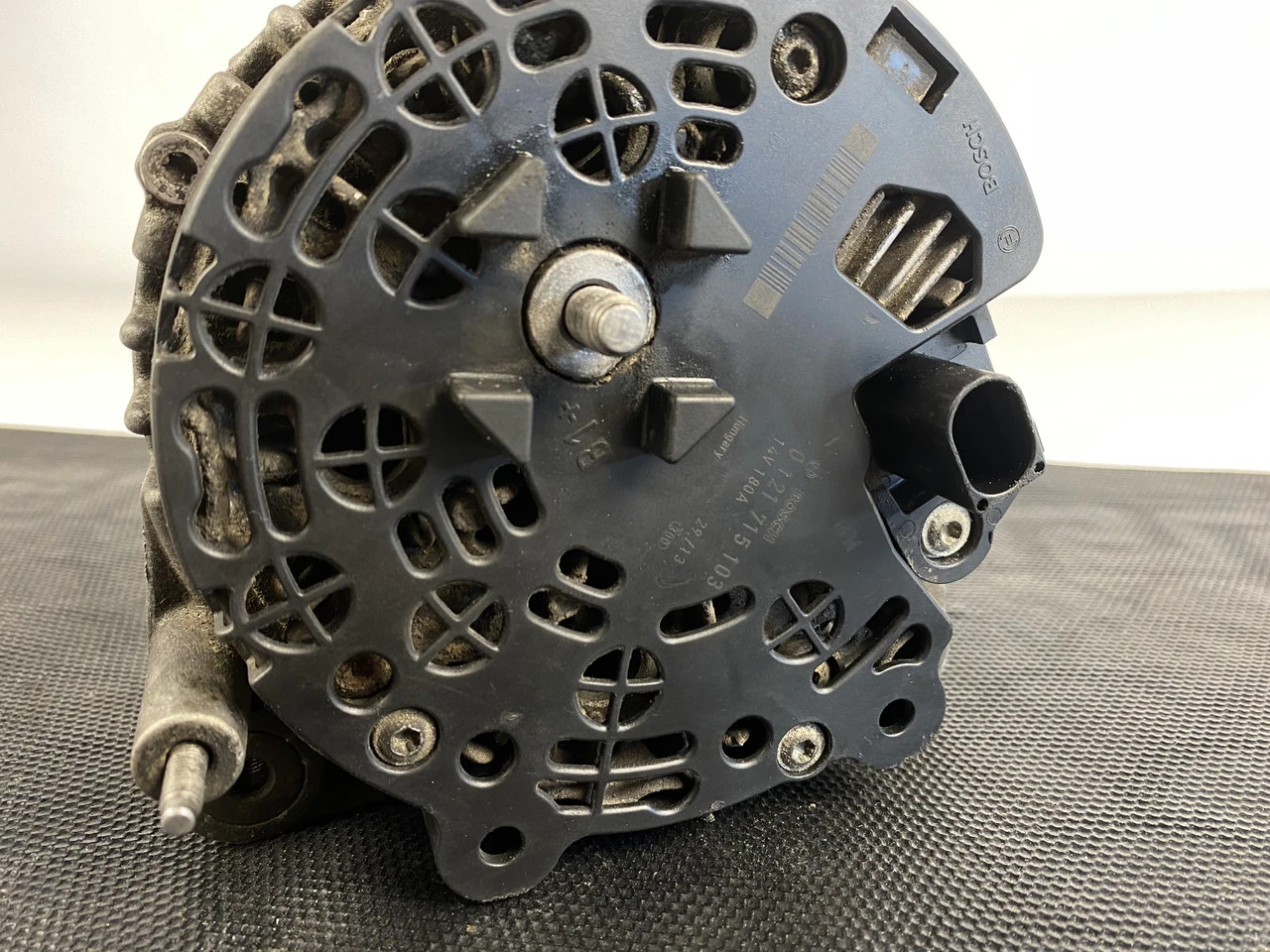 Генератор Volkswagen Crafter 2.5 180 A BOSHC Фольксваген Крафтер 0121715103 - фото 3