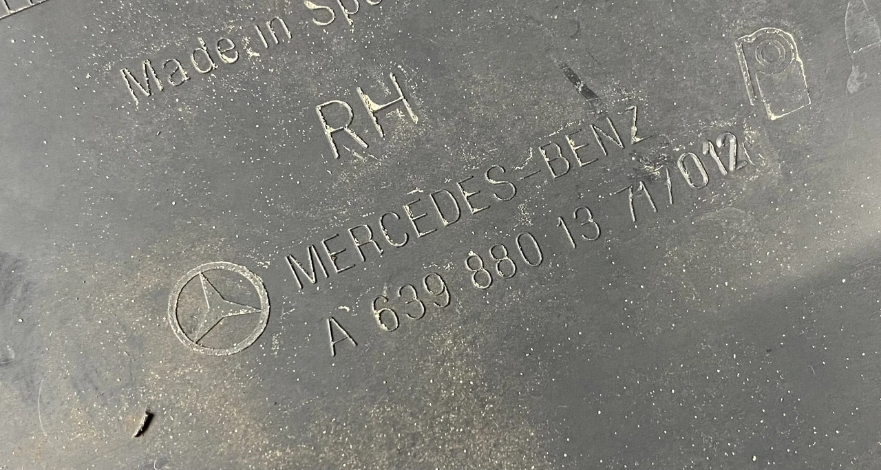 Клич бампер задній правий Mercedes-Bens Vito 639 2003-2010г Мерседес Віто 639 A6398801371 - фото 3