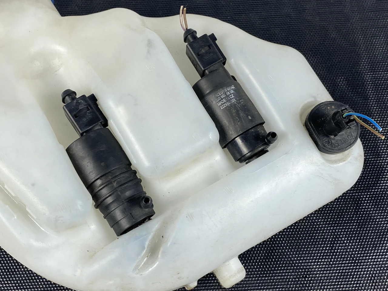 Бачок омивача Mercedes Vito W639 2003-2014 Мерседес Віто A6398690220 - фото 1