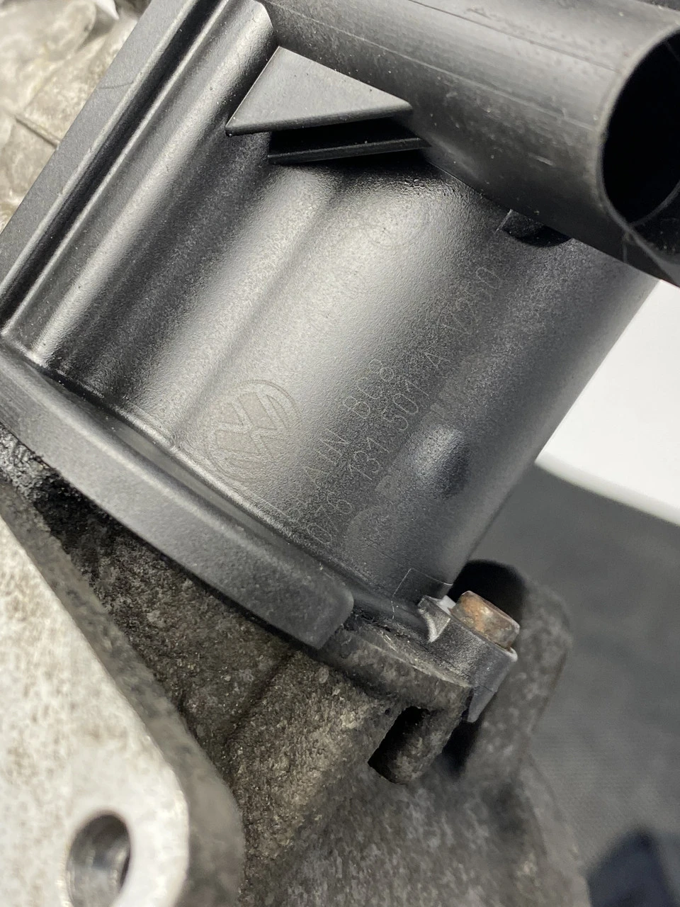 Клапан EGR Volkswagen Crafter 2.0 2.5 Фольксваген Крафтер ЕГР 076131501A - фото 2