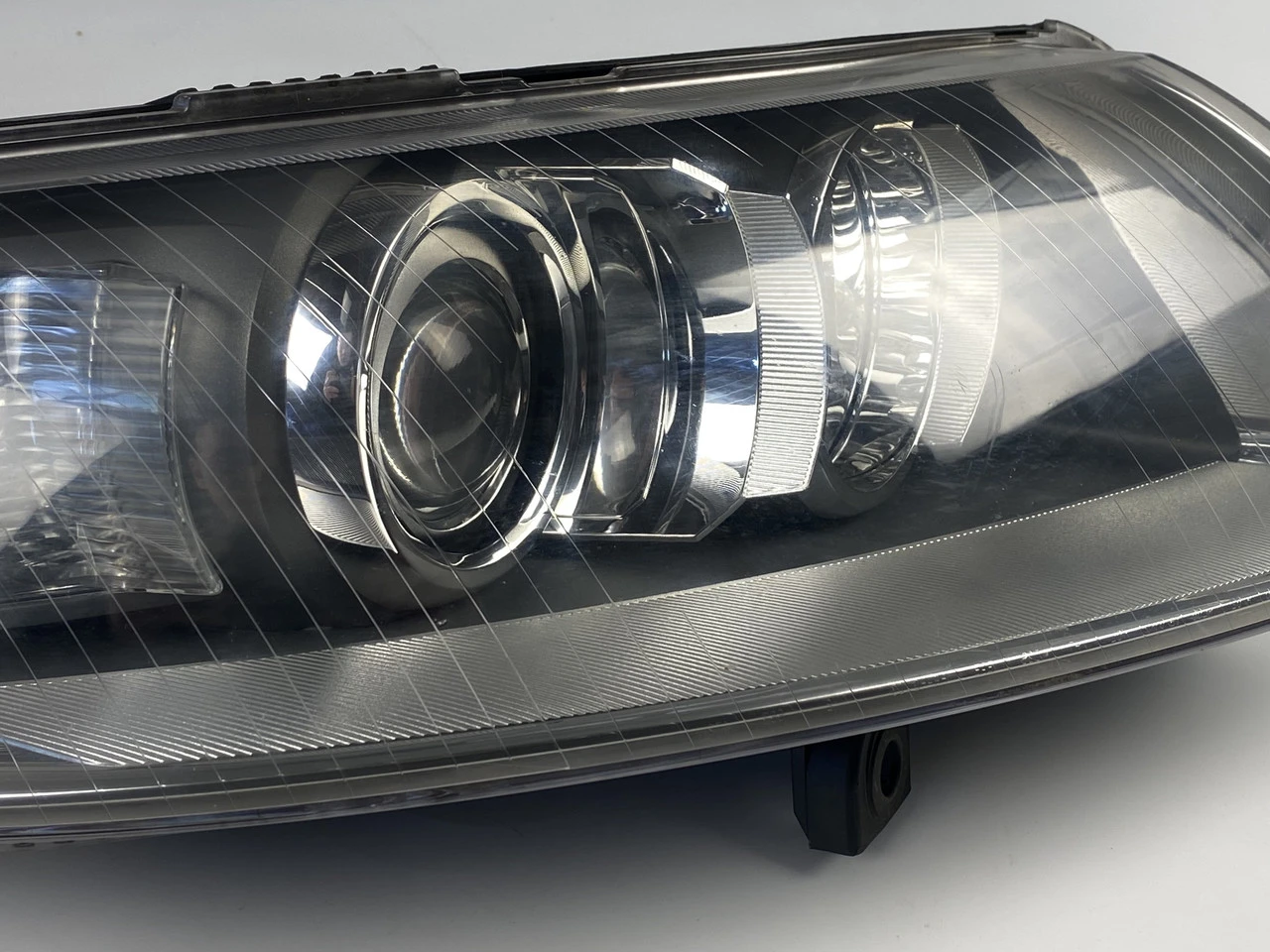 Передня права фара Audi A6 C6 Xenon фари Аудіо А6 С6 ксенон - фото 1