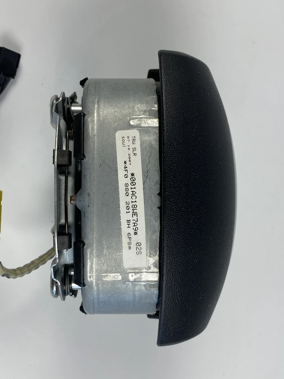 Подушка безпеки водія Audi A6 C6 4 шпильки Airbag Аудіо А6 С6 4F0880201BH - фото 4