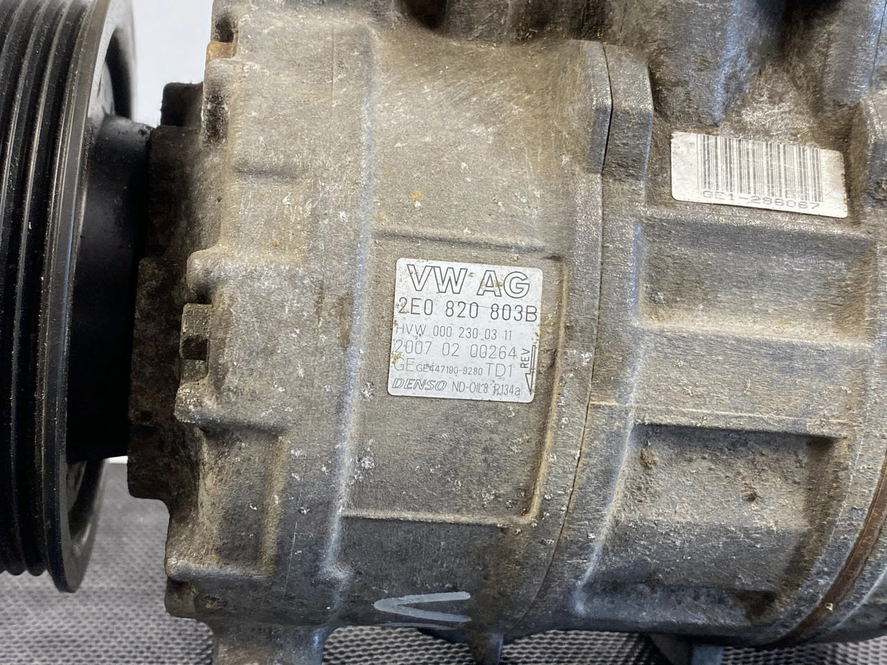 Компресор кондиціонера Volkswagen Crafter 2.5 Фольксваген Крафтер 2.5 2E0820803B - фото 1