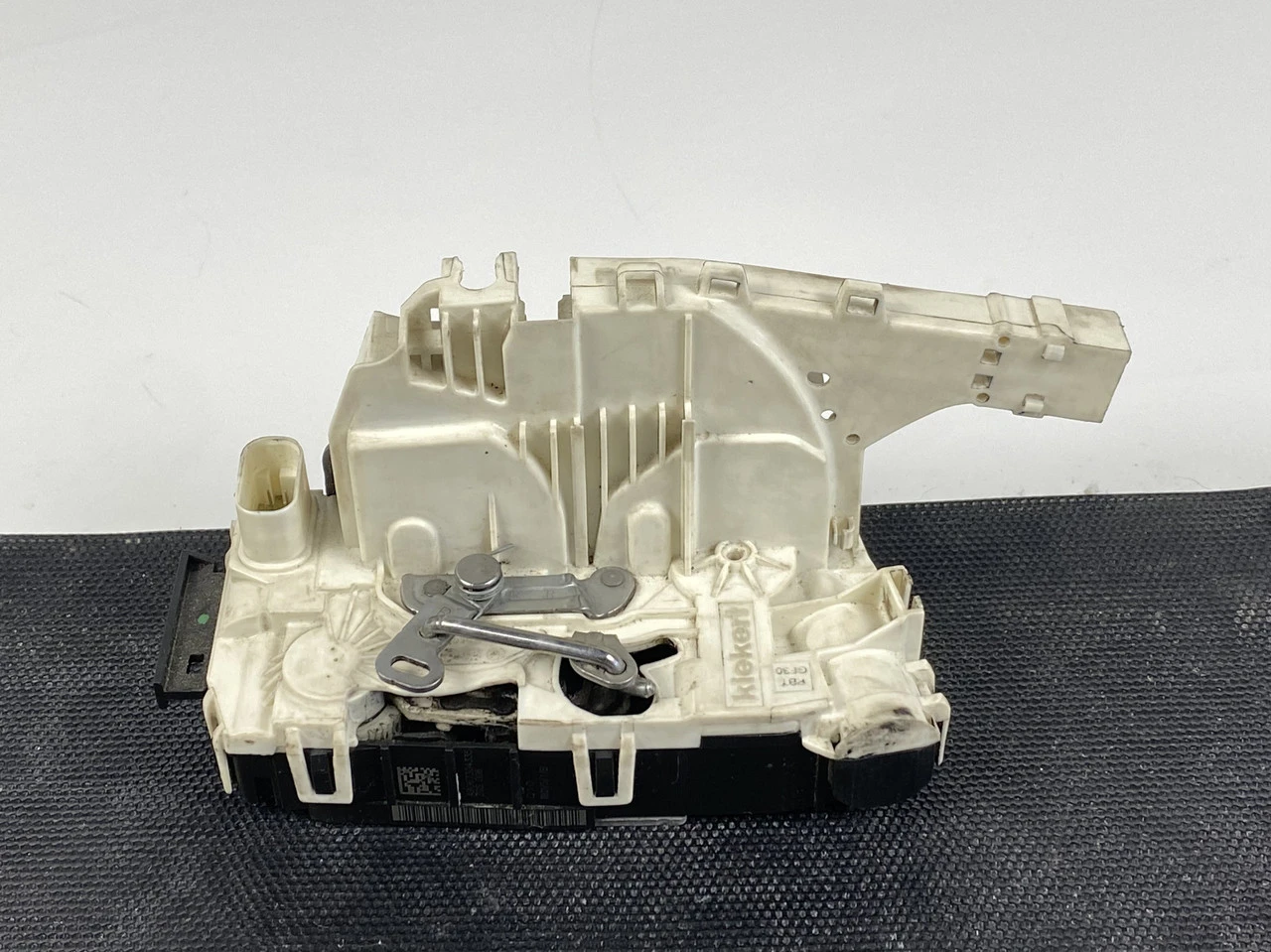 Замок бічних дверей правий (задній RH) Mercedes Sprinter 906 06-16р Мерседес Спринтер A9067304335 | ZAVTO.market