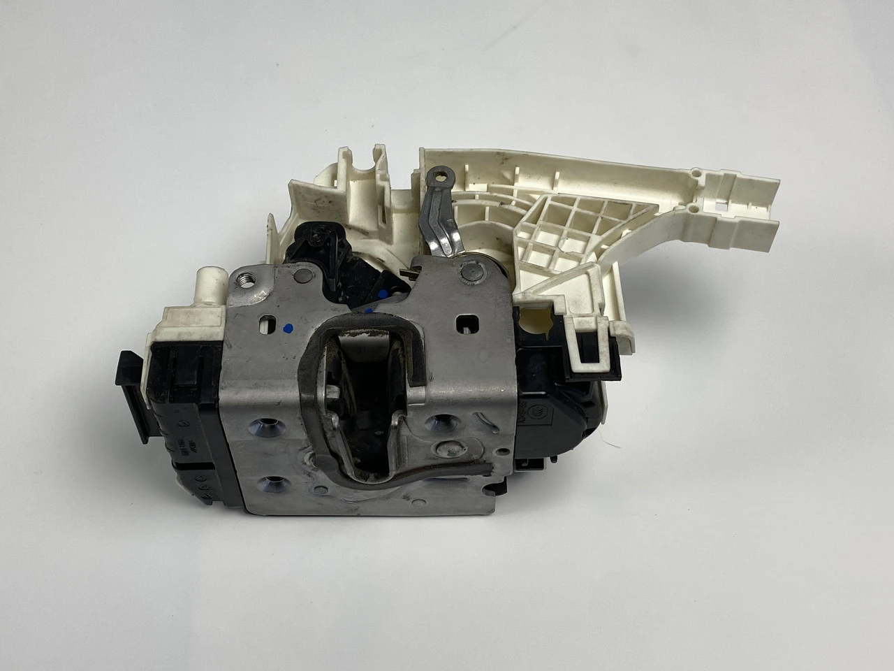 Замок дверей передньої лівої Mercedes Sprinter W906 Спринтер 906 A9067202135 - фото 6