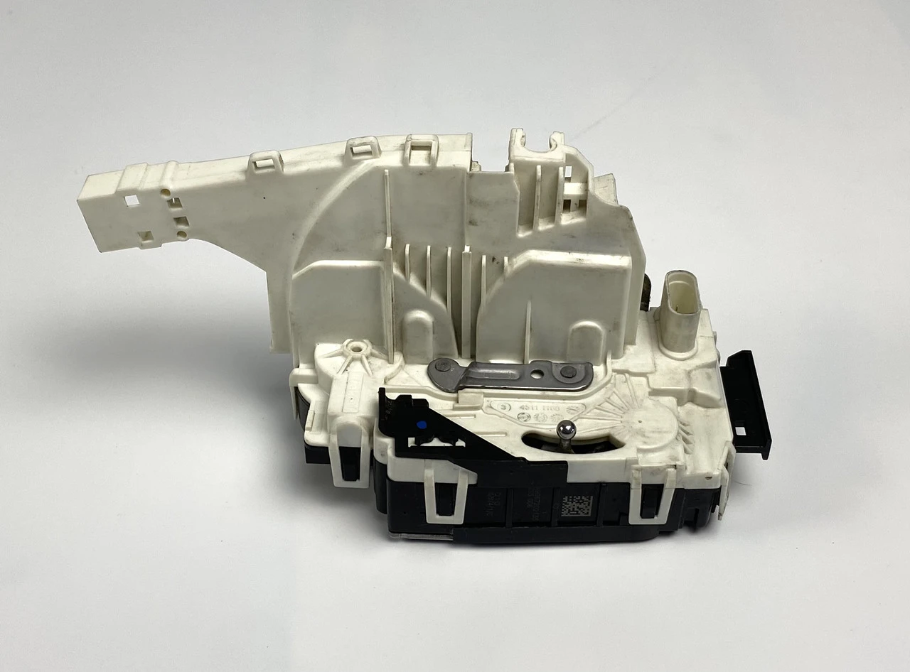 Замок дверей передньої лівої Volkswagen Crafter 06-16 Крафтер A9067202135 | ZAVTO.market