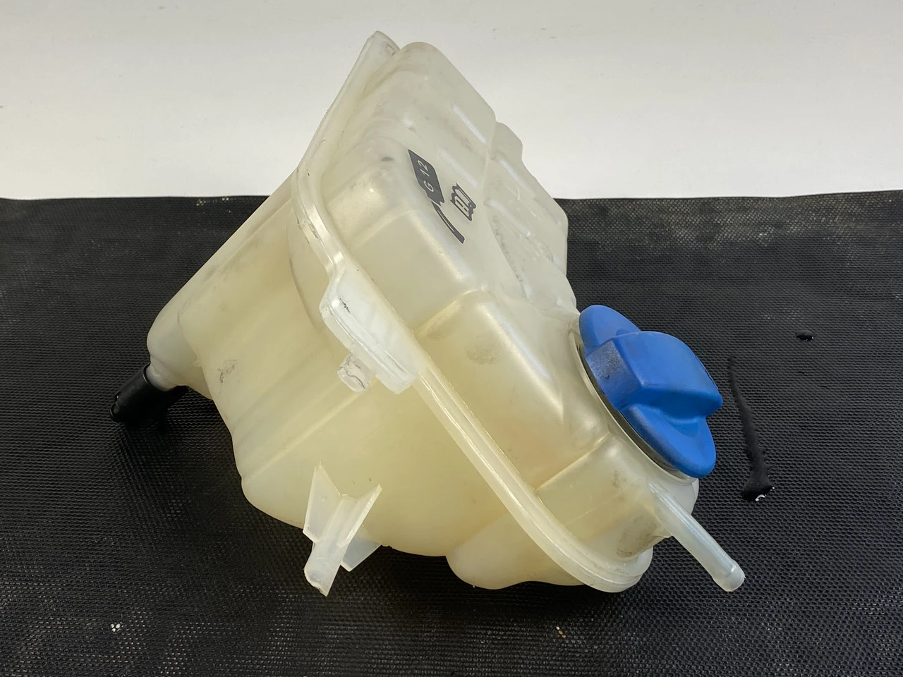 Расширительный бачок Audi A6 C6 2004-2011 бачок тосола Ауди А6 С6 4F0121403 - фото 1