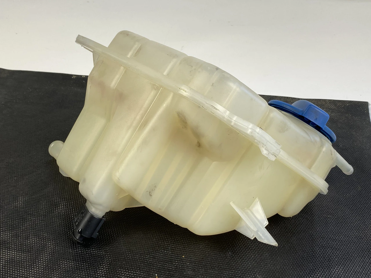 Расширительный бачок Audi A6 C6 2004-2011 бачок тосола Ауди А6 С6 4F0121403 - фото 3