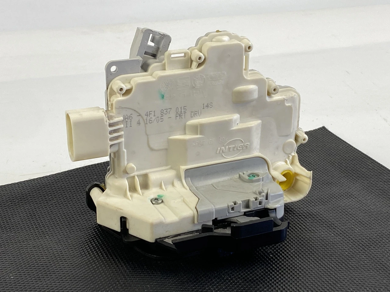 Замок передніх лівих дверей Audi A6 C6 Аудіо А6 С6 4F1837015 - фото 2