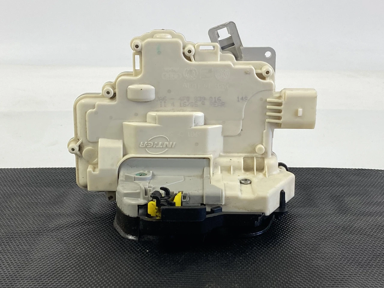 Замок дверей задній лівий Audi A6 C6 Аудіо А6 С6 4F0839016 | ZAVTO.market