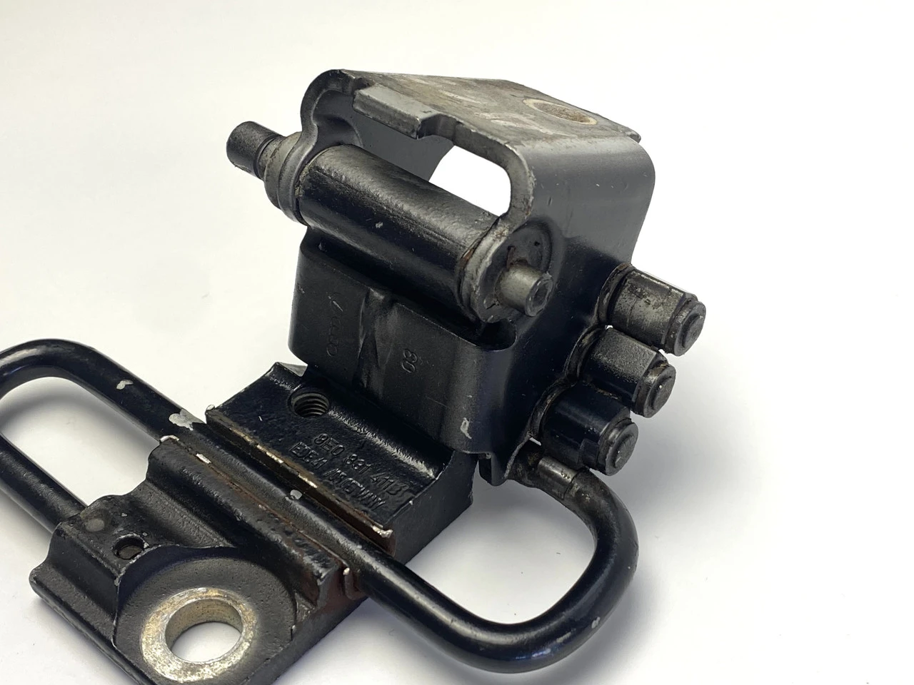 Петля дверей передня ліва Audi A6 C6 Аудіо А6 С6 8E0831411B - фото 1