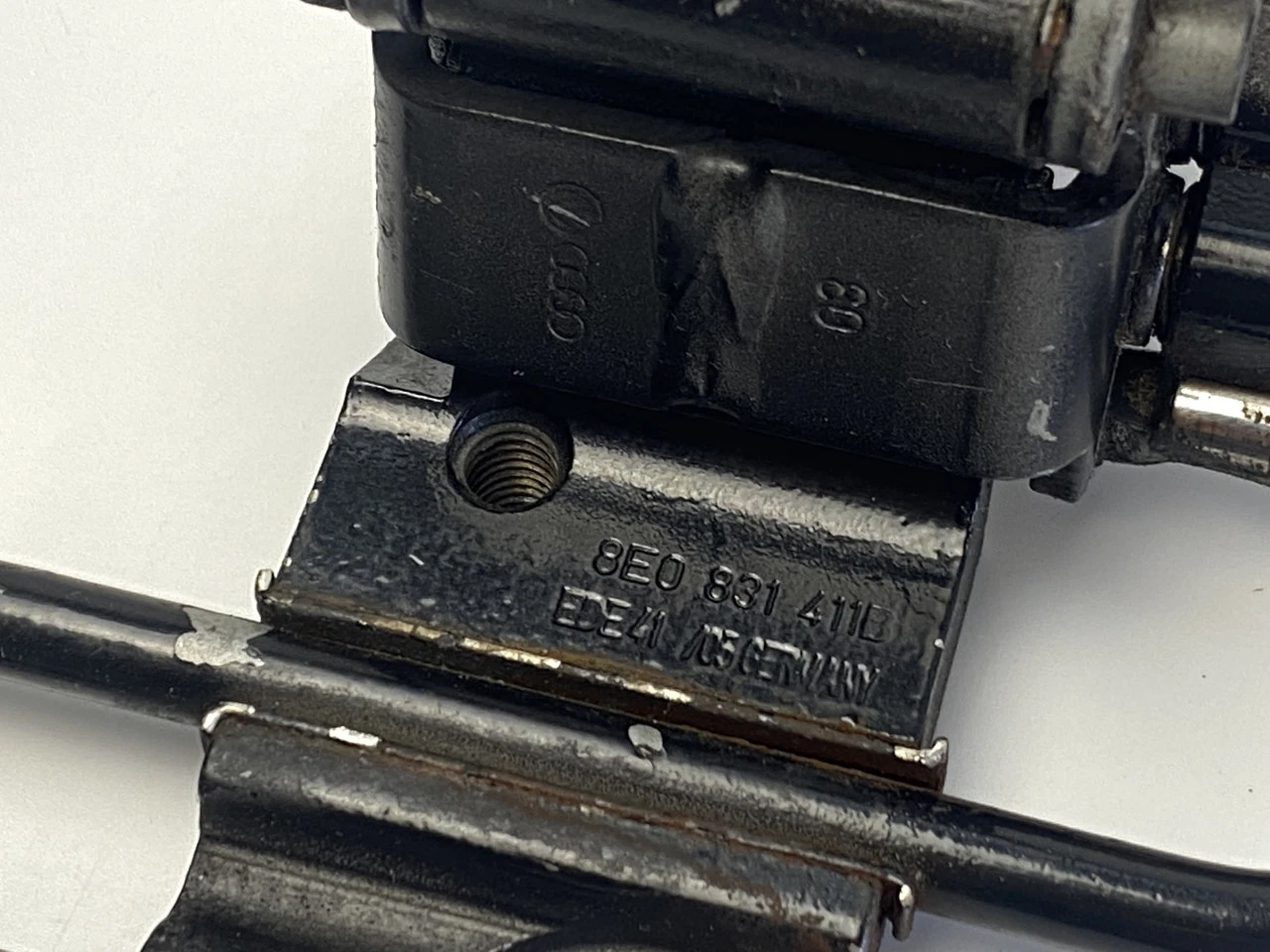 Петля дверей передня ліва Audi A6 C6 Аудіо А6 С6 8E0831411B - фото 3