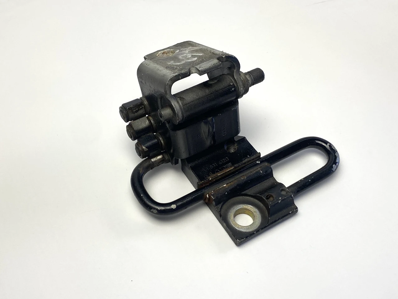 Петля дверей передня права Audi A6 C6 Аудіо А6 С6 8E0831412B | ZAVTO.market