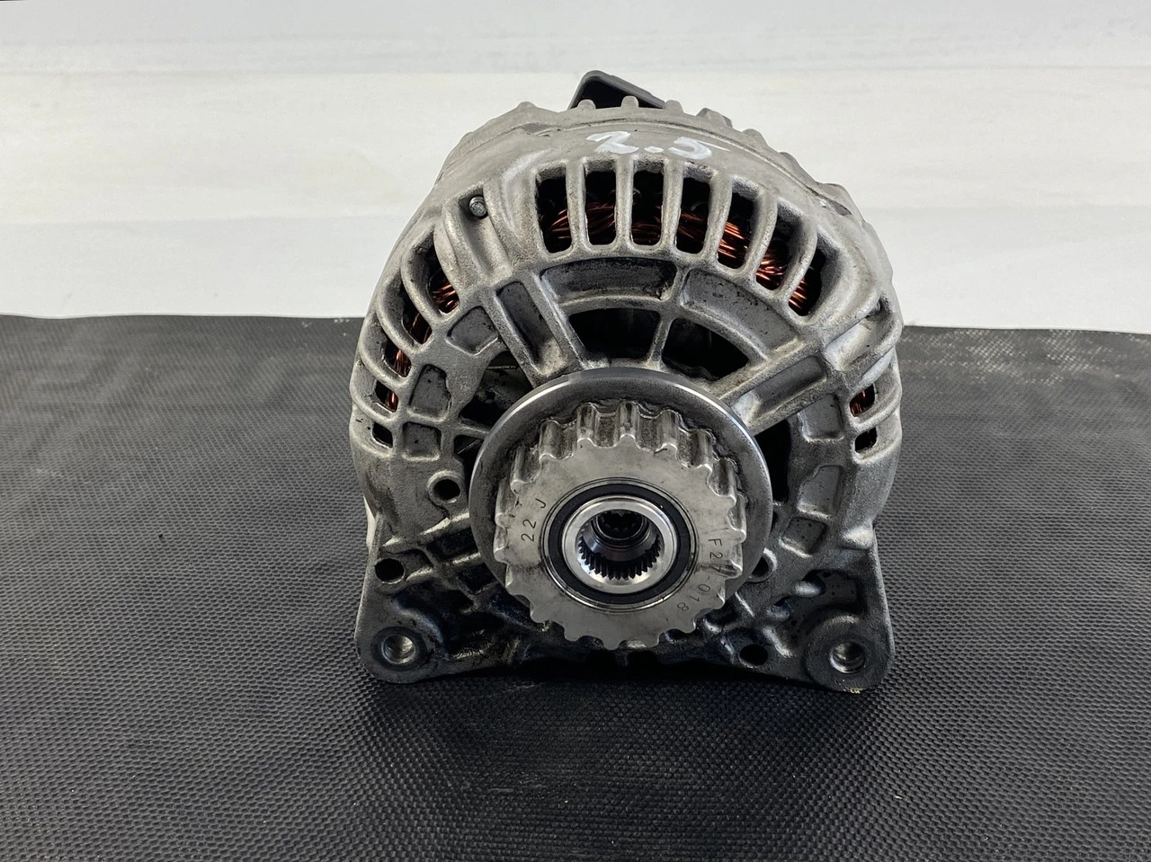 Генератор Volkswagen T5 2.5 TDI 2003-2010 Фольксваген Т5 070903024A - фото 1