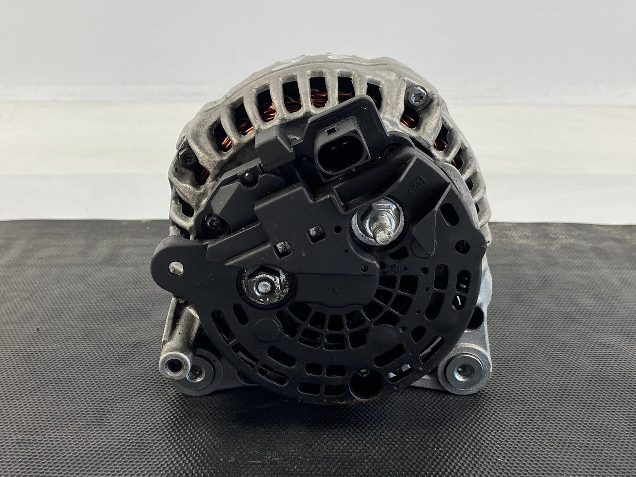 Генератор Volkswagen T5 2.5 TDI 2003-2010 Фольксваген Т5 070903024A - фото 3