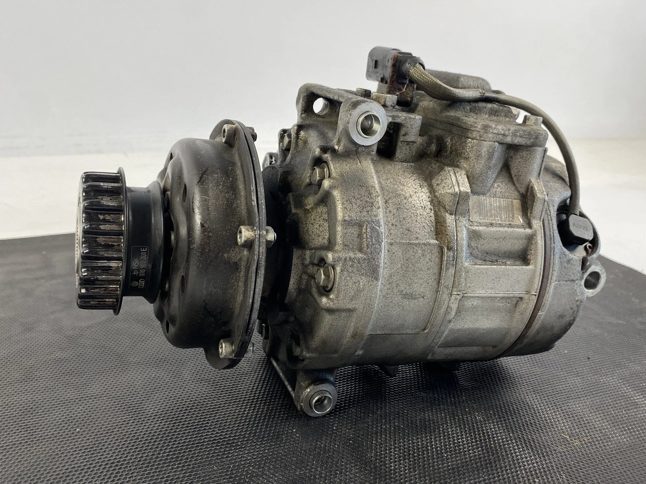 Компресор кондиціонера Volkswagen T5 2.5 TDI 2003-2010 Фольксваген Т5 7H0820805E - фото 3