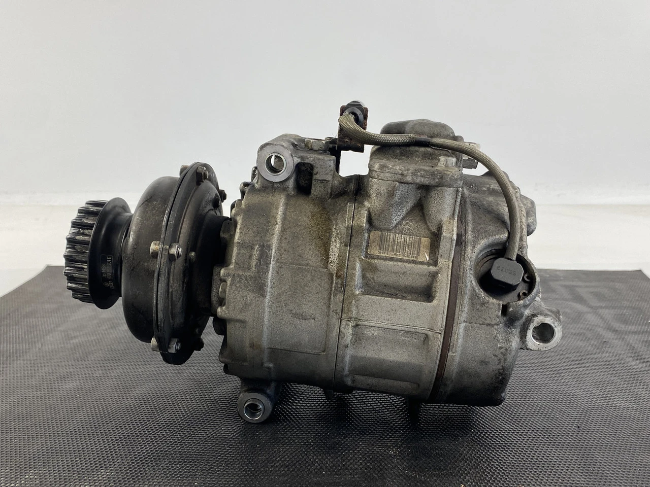 Компресор кондиціонера Volkswagen T5 2.5 TDI 2003-2010 Фольксваген Т5 7H0820805E - фото 5