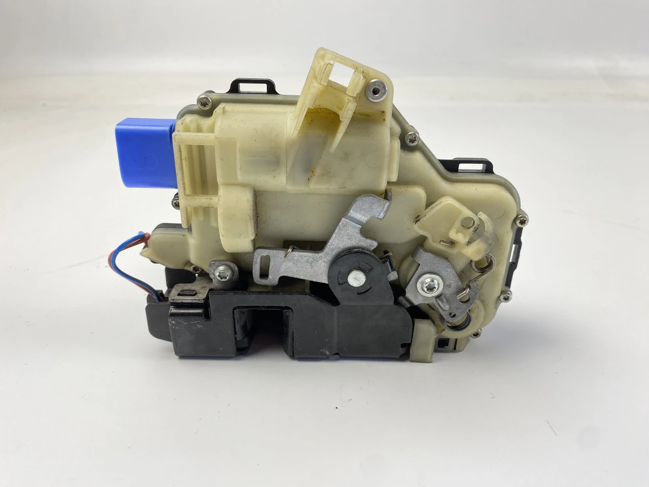 Замок дверей правий Volkswagen T5 Фольксваген Т5 3B1837016CC - фото 1
