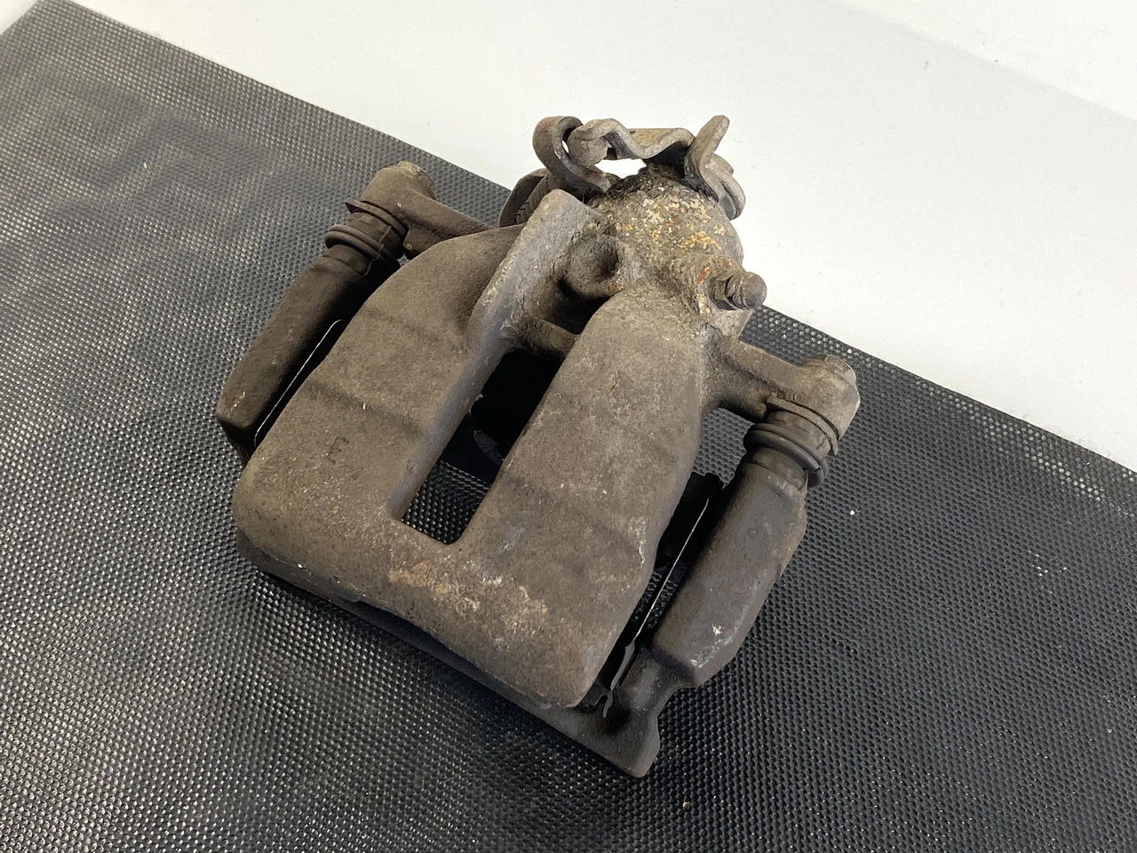 Суппорт задній правий VW T5 2003-2015 Фольксваген Т5 7H0615424A - фото 2