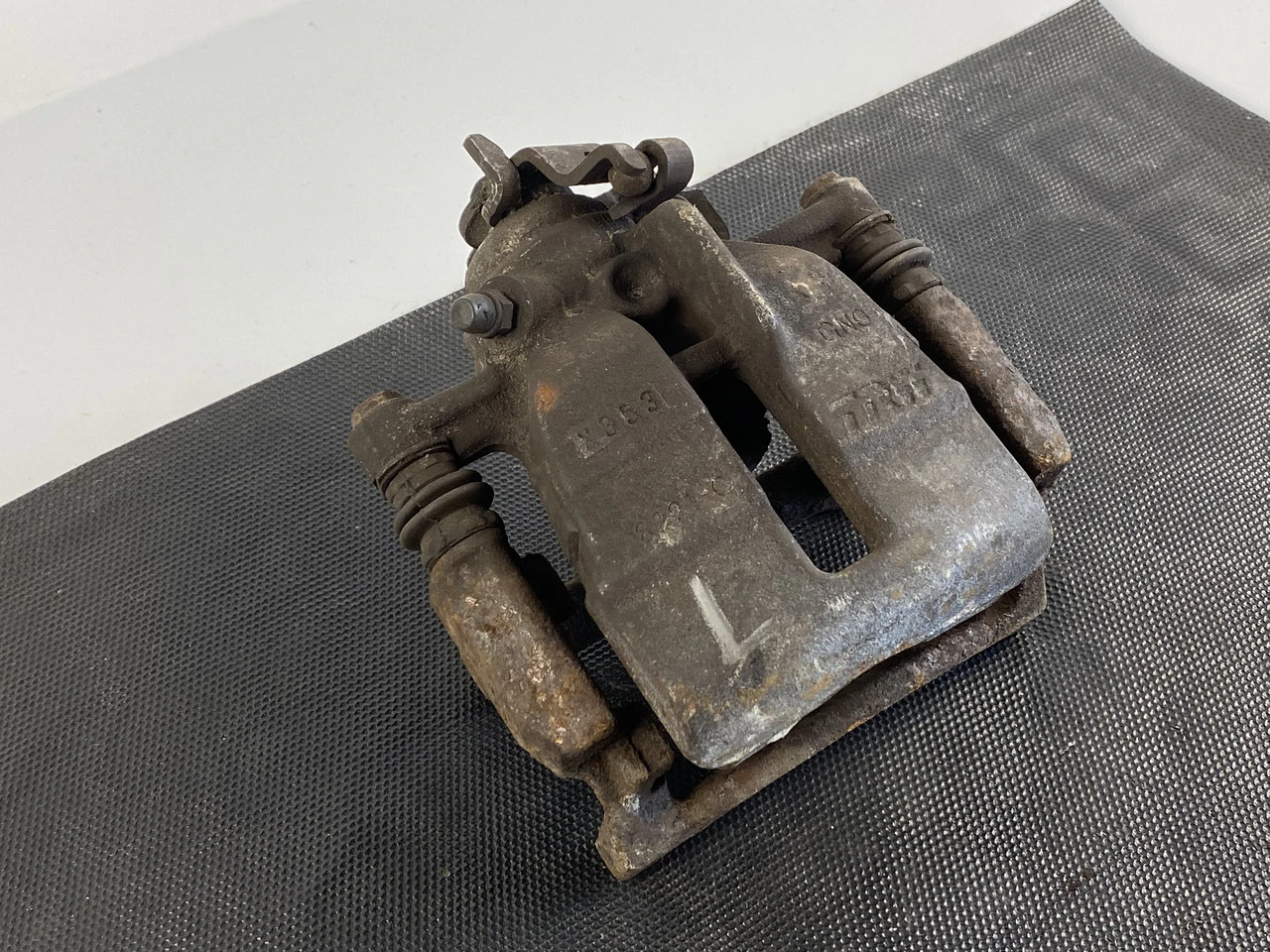 Суппорт задній лівий VW T5 2003-2015 Фольксваген Т5 7H0615423A - фото 1