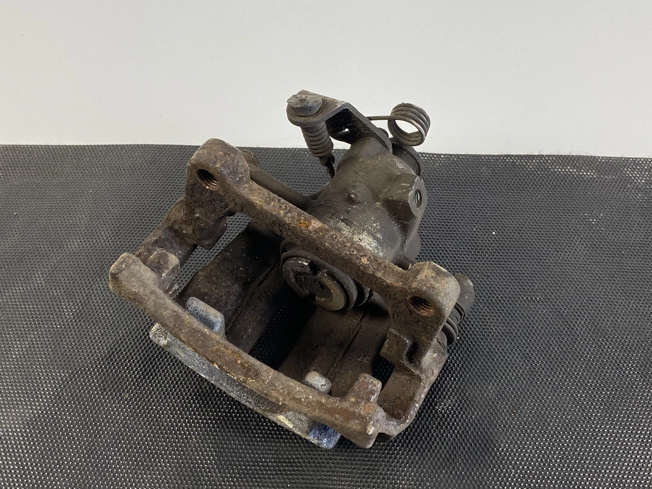 Суппорт задній лівий VW T5 2003-2015 Фольксваген Т5 7H0615423A - фото 2