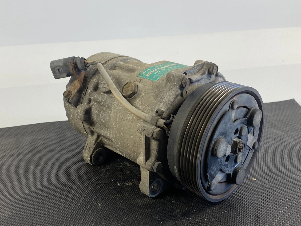 Компресор кондиціонера VW T5 1.9 TDI 2003-2010 Фольксваген Т5 7H0820803D - фото 1