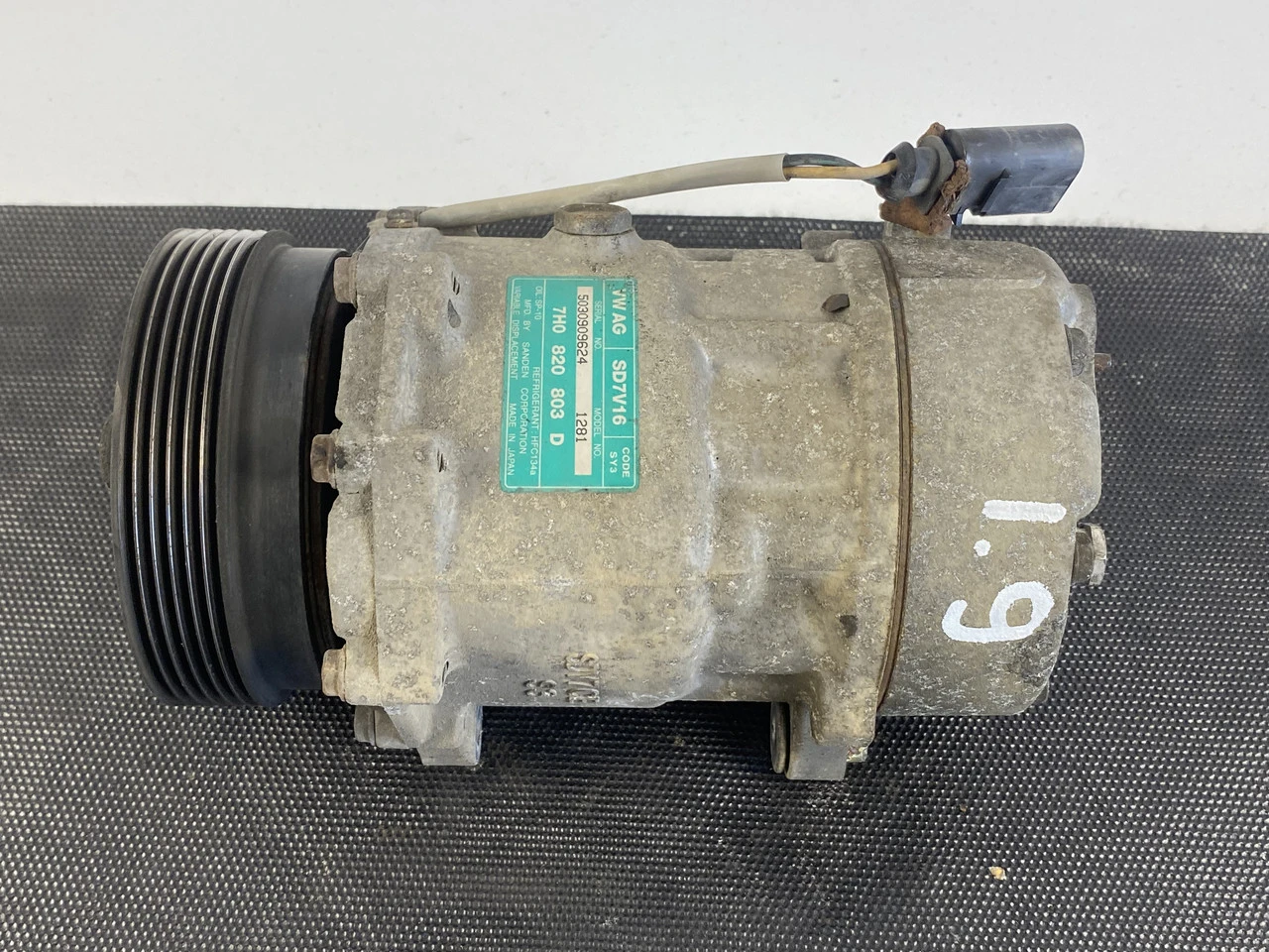 Компресор кондиціонера VW T5 1.9 TDI 2003-2010 Фольксваген Т5 7H0820803D - фото 2