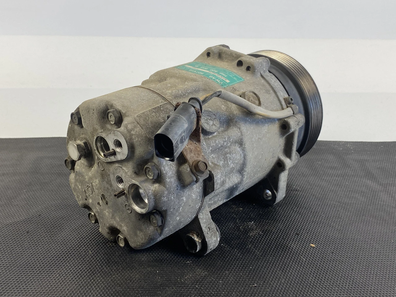 Компресор кондиціонера VW T5 1.9 TDI 2003-2010 Фольксваген Т5 7H0820803D - фото 3