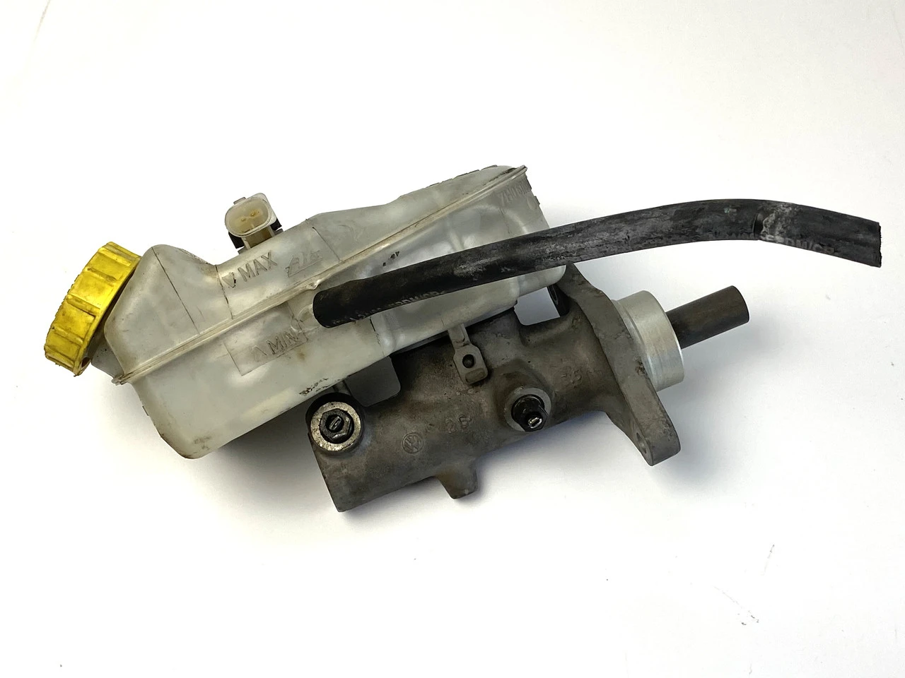 Головний гальмівний циліндр Volkswagen T5 2003-2010 Фольксваген Т5 7H0611303B | ZAVTO.market