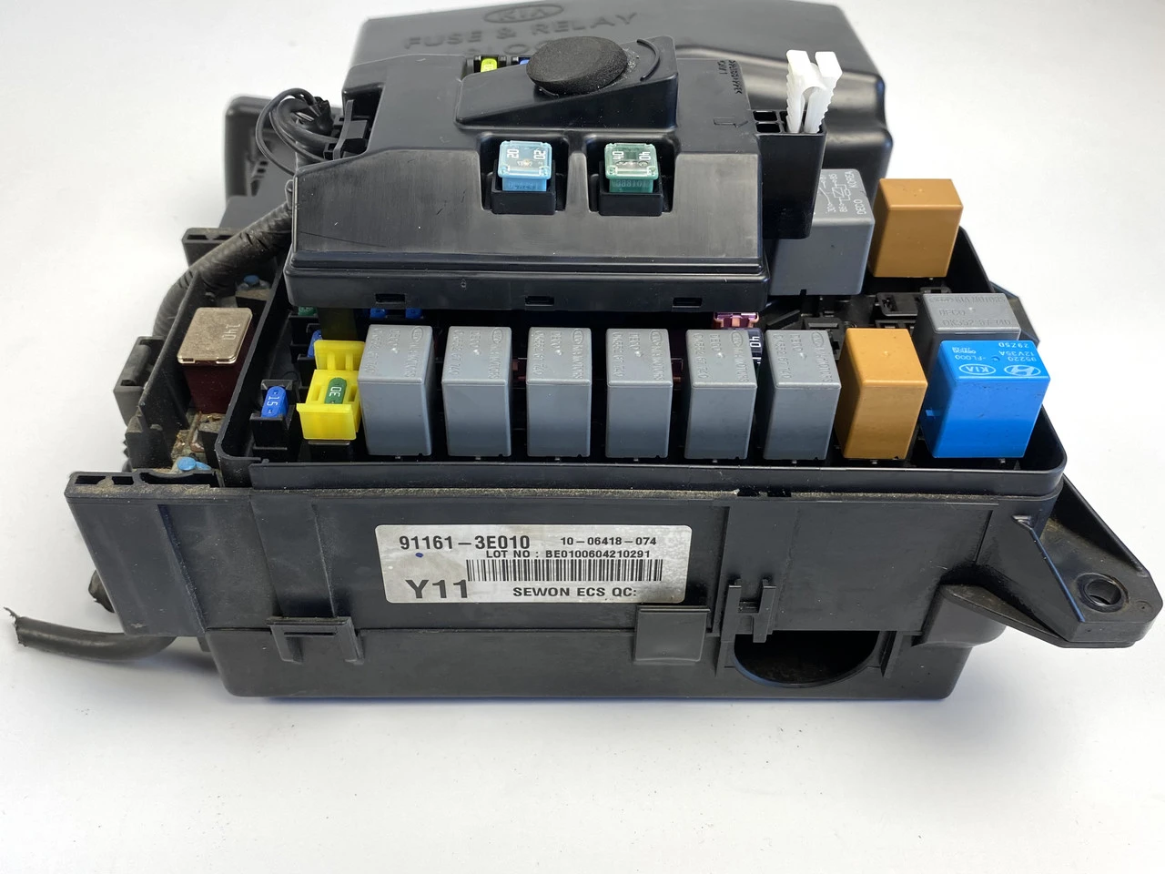 Блок предохранителей Kia Sorento 1 2.5crdi 2002-2009 Киа Соренто 911613E010 - фото 1