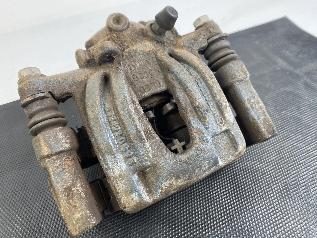 Суппорт задній правий Mercedes Vito W639 2003-2010 Віто 639 A6394200383 - фото 1