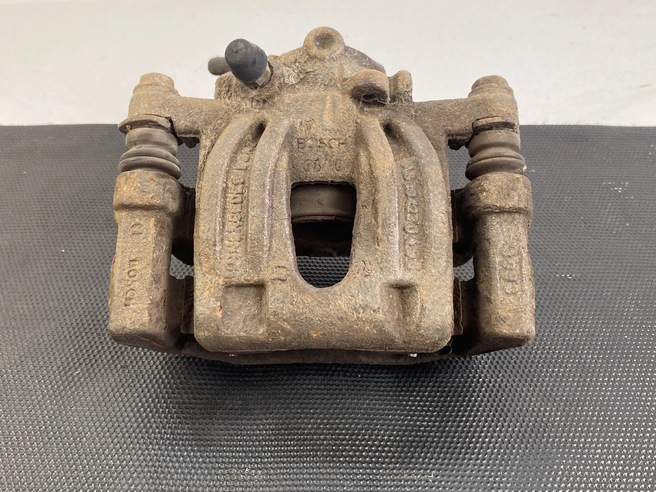 Суппорт задній лівий Mercedes Vito W639 2003-2010 Віто 639 A6394200283 - фото 1