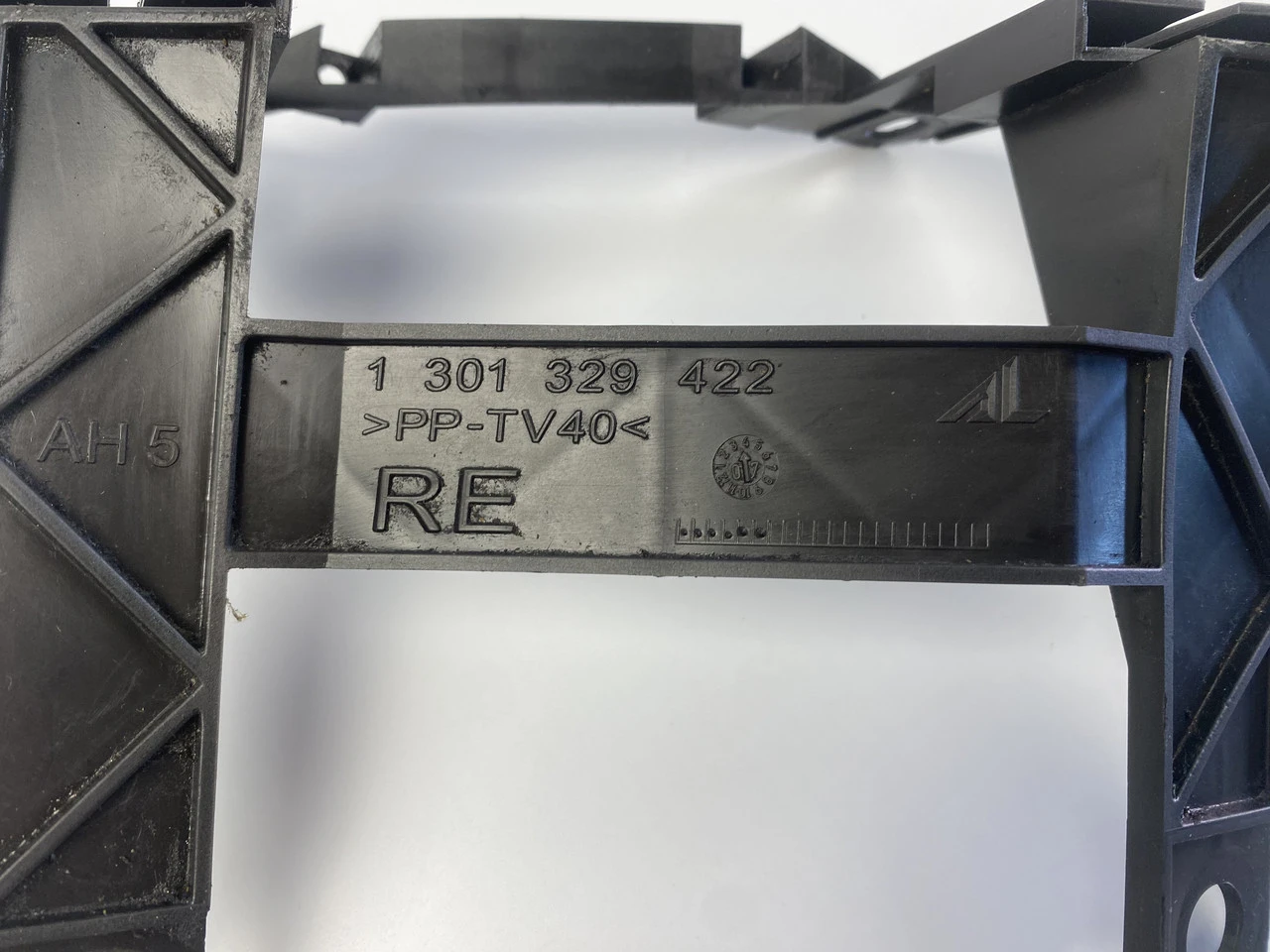 Кронштейн крепления передней правой фары VW T5 1301329422 - фото 2