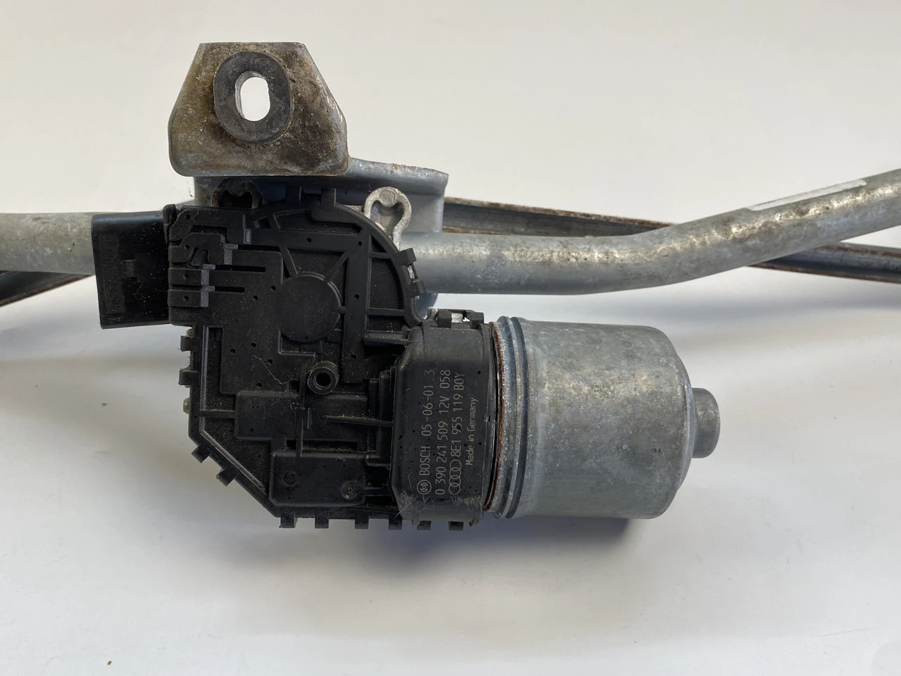 Трапеція склоочисника з моторчиком Audi A4 B7 Ауді А4 Б7 8E1955119 8E1955023E - фото 1