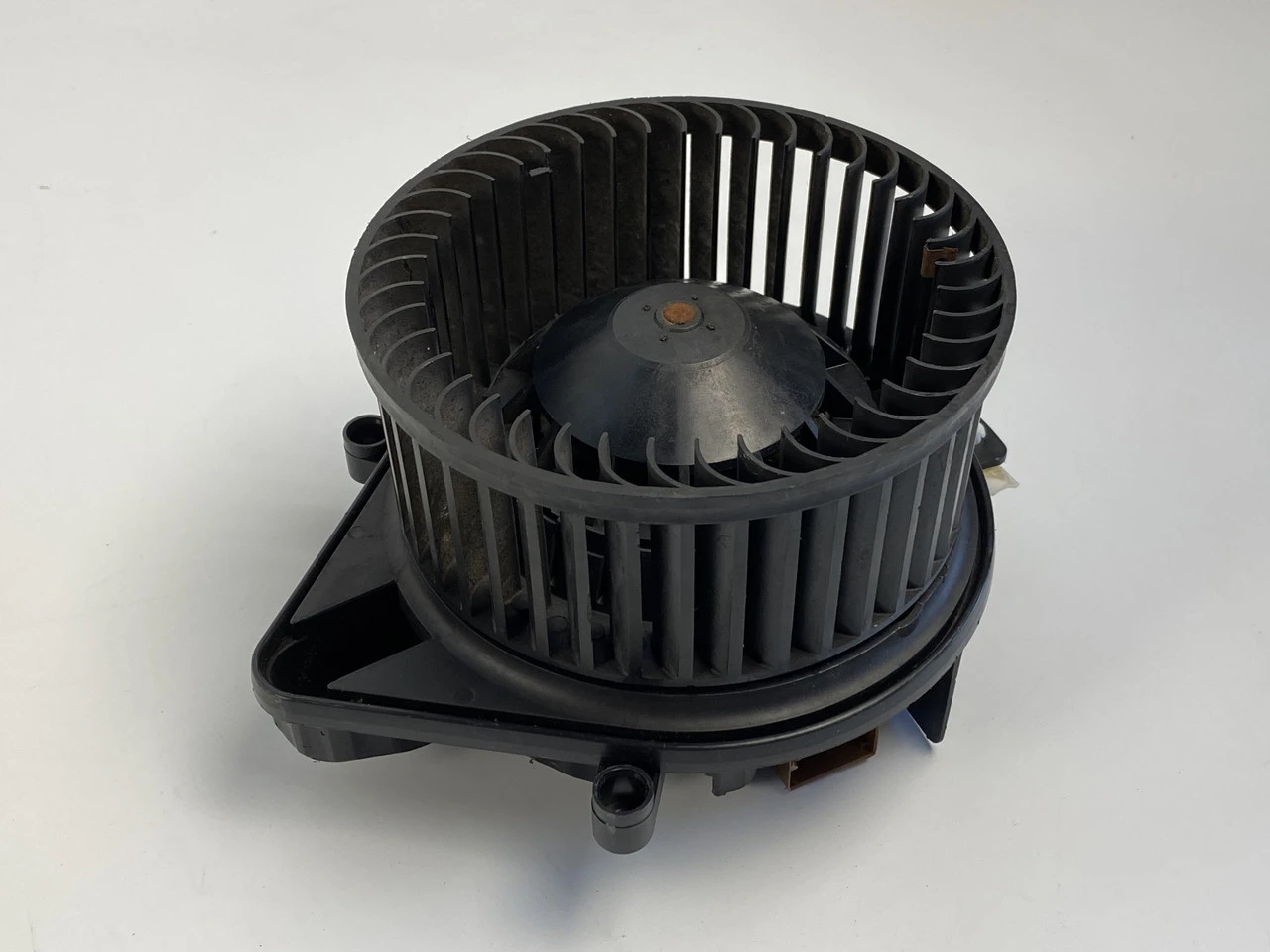 Вентилятор пічки Audi A4 B7 моторчик пічки Audi А4 Б7 8E1820021E - фото 1